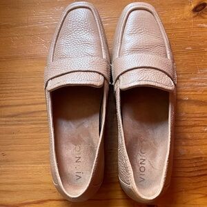 Vionic women’sLight Brown Leather Loafers